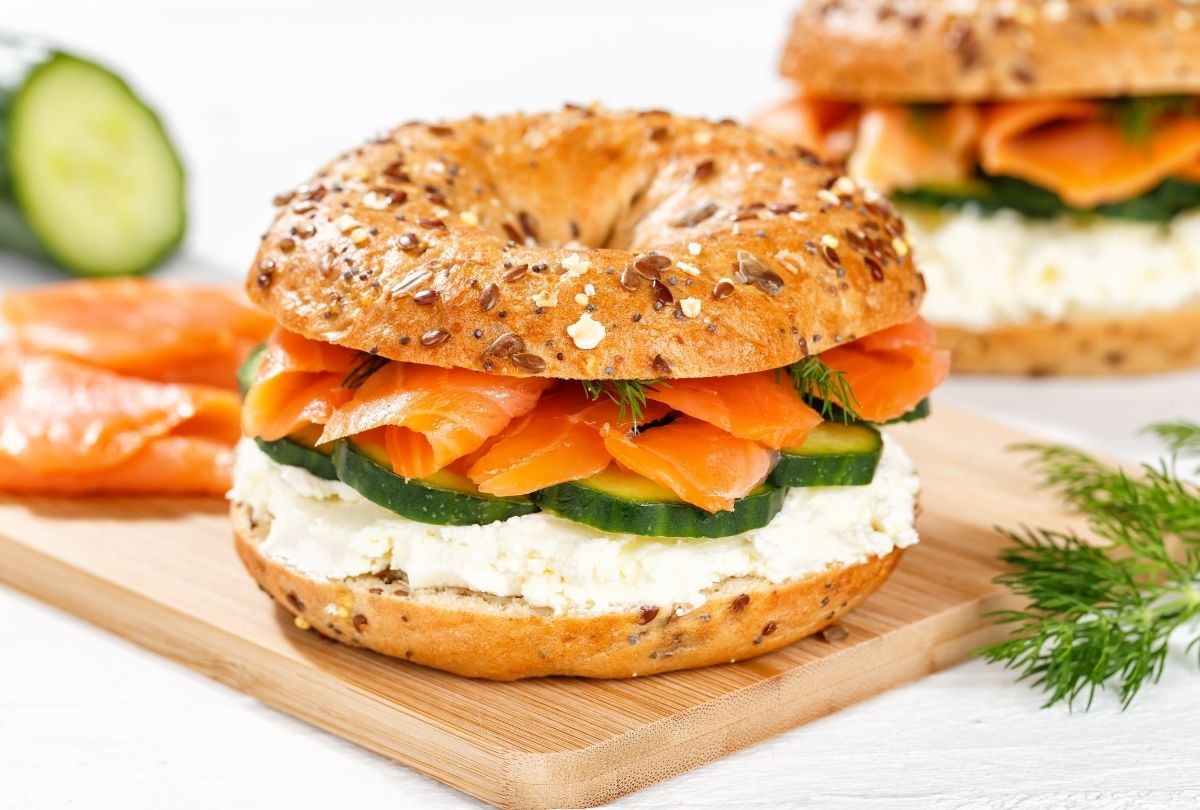 Clubs sandwiches au saumon fumé et crudités
