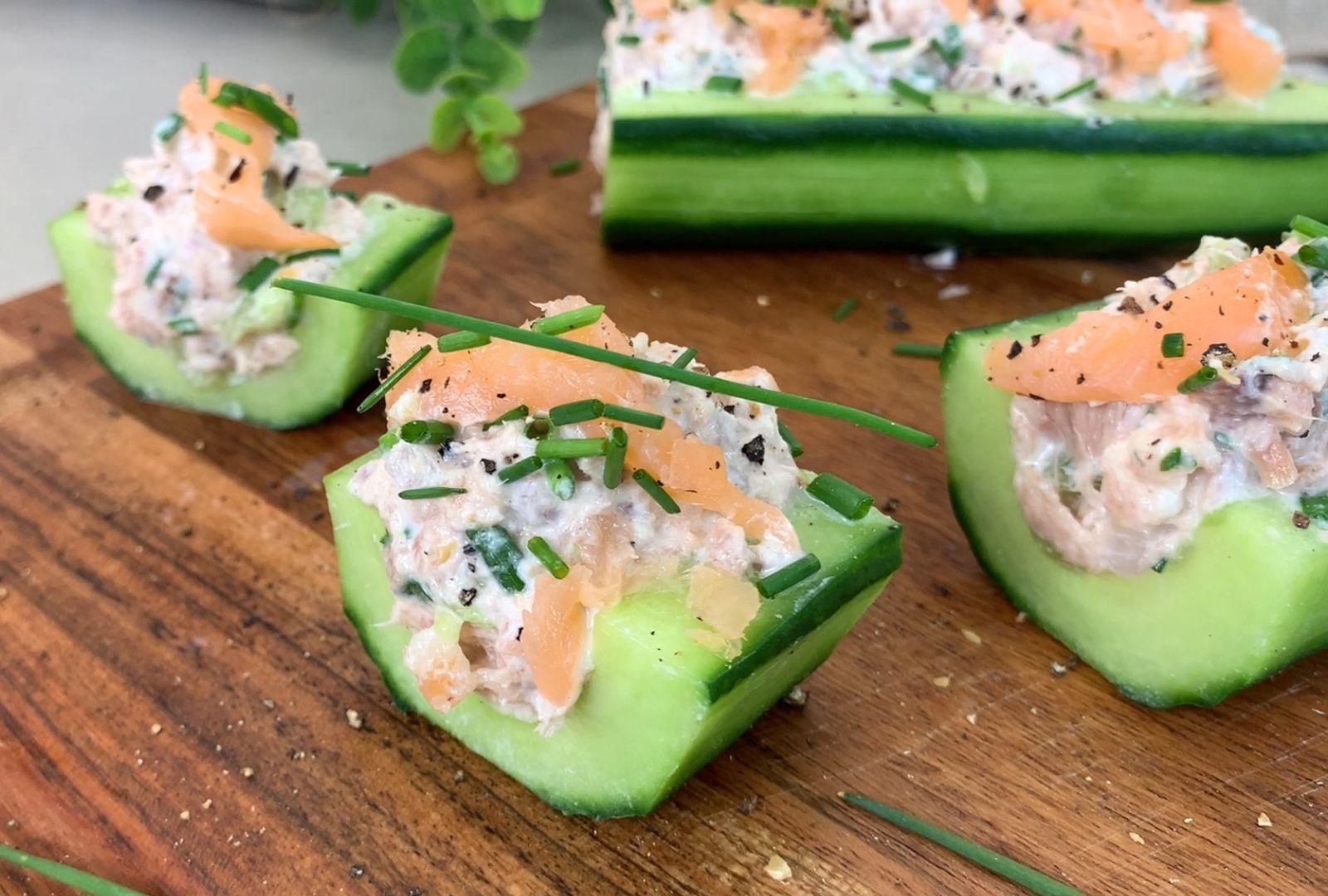 Une recette d'apéritif ultra rapide, légère et pleine de fraîcheur pour vos apéros printemps-été !Prête en 5 minutes, sans cuisson, avec des ingrédients simples et équilibrés : idéal pour se régaler sans culpabiliser.