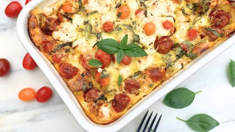 clafoutis aux tomates cerises, basilic et à la fêta