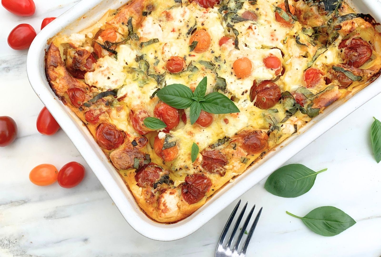 clafoutis aux tomates cerises, basilic et à la fêta