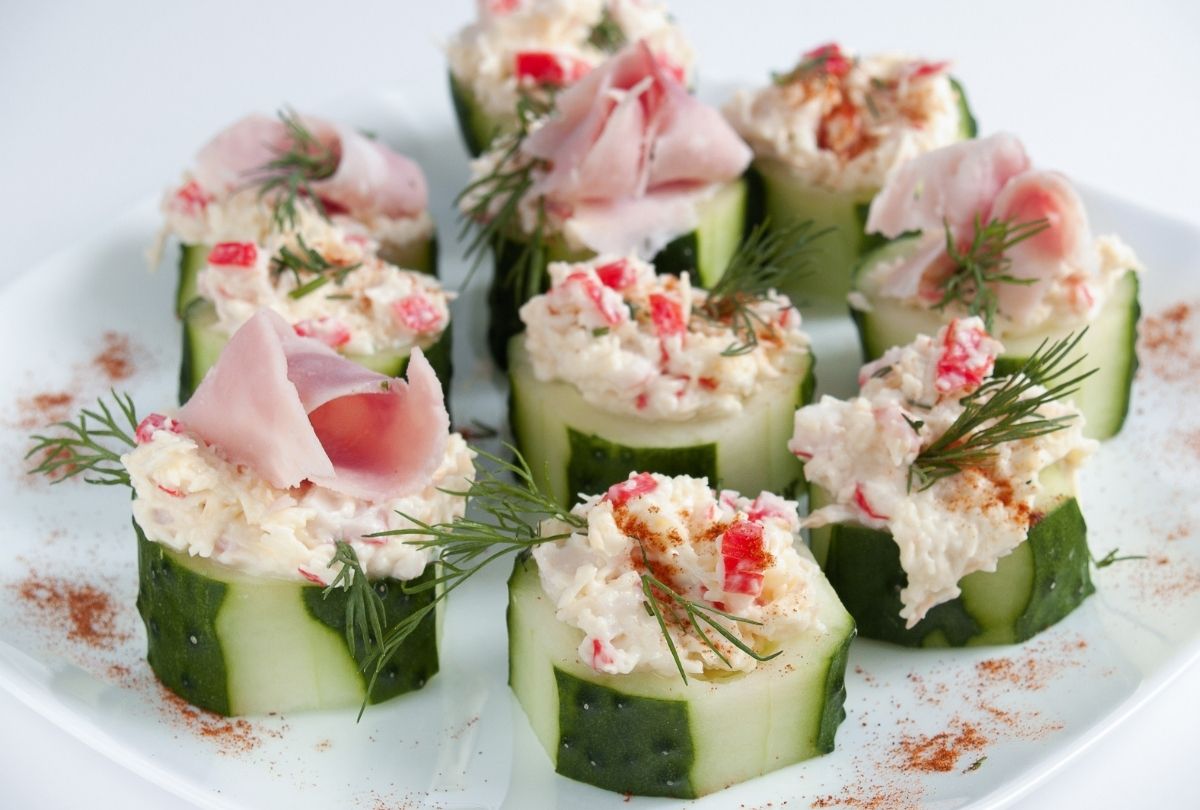 Concombre farci au fromage frais, jambon et poivron – frais, léger et express