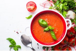 Gaspacho de tomates et basilic – ultra frais, léger et express