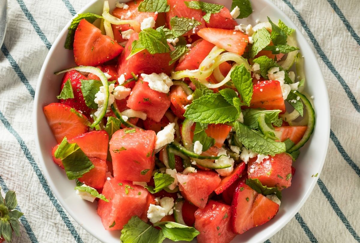 Salade fraîcheur pastèque, fraises & feta