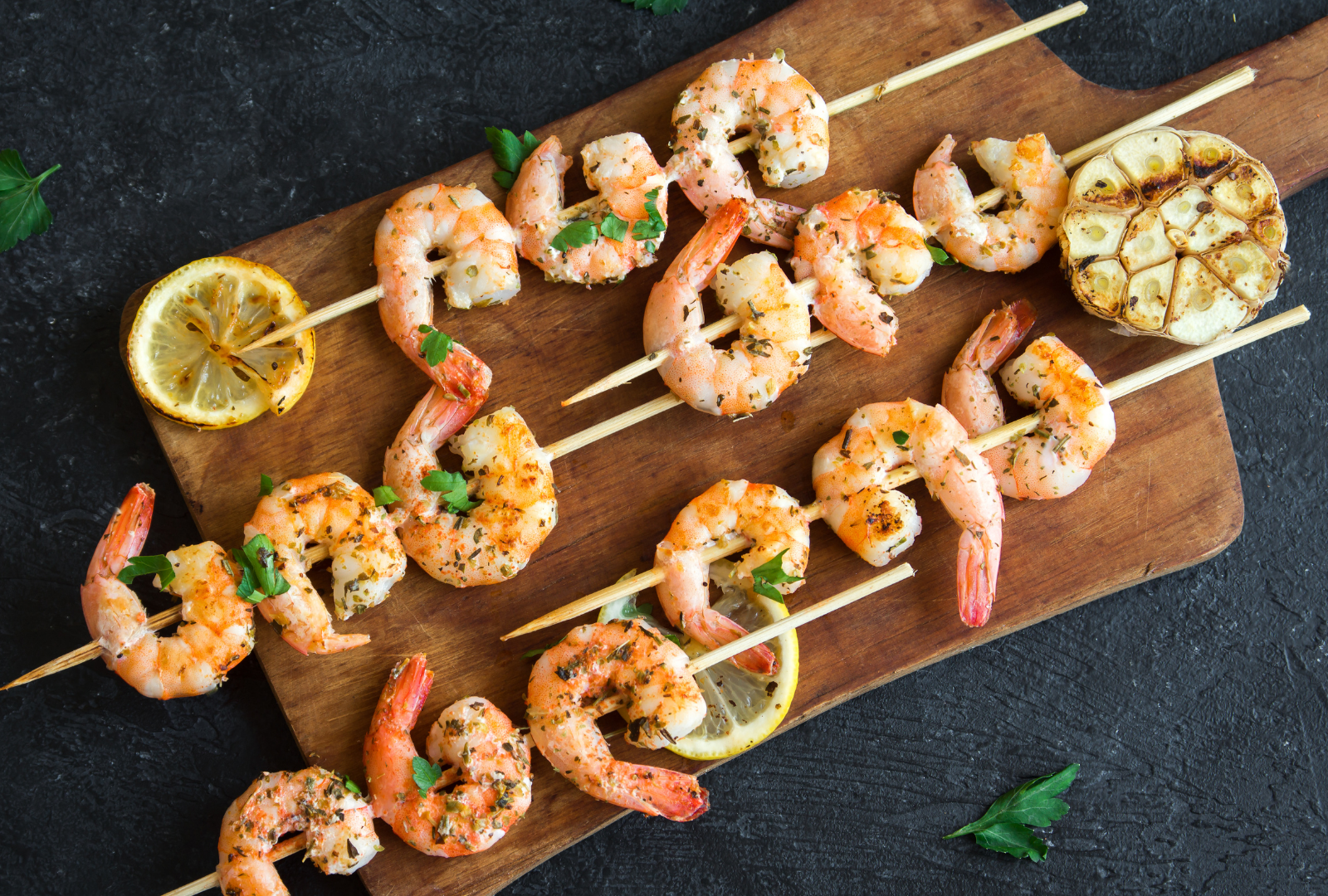 Mini brochettes de crevettes citronnées