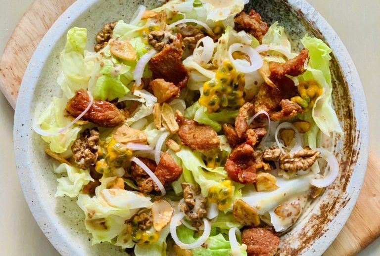 Salade d’automne noix, oignon, poulet grillé