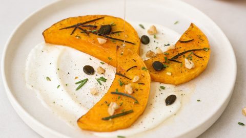 Tranches de butternut rôties au four, chèvre et miel