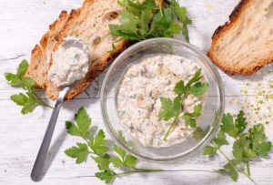 Rillettes légères de saumon aux herbes (Spécial Noël)