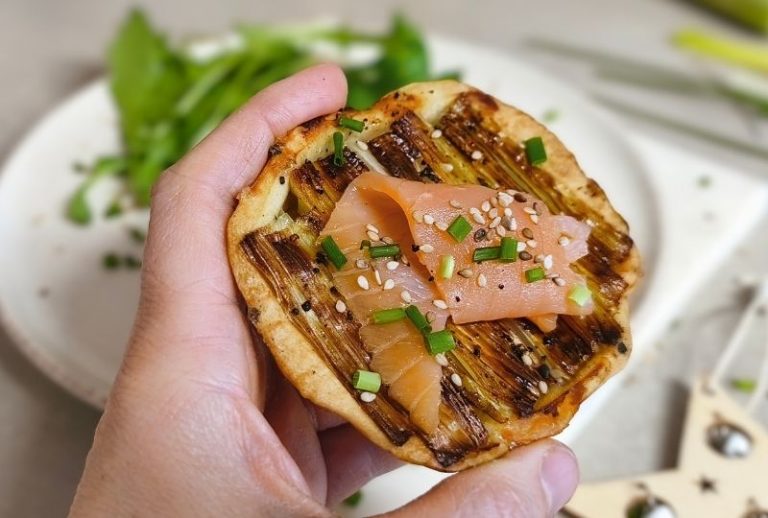 Tartelettes aux poireaux rôtis et saumon fumé