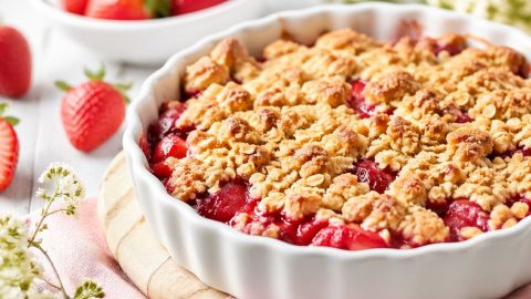 Crumble aux fraises croustillant aux flocons d'avoine