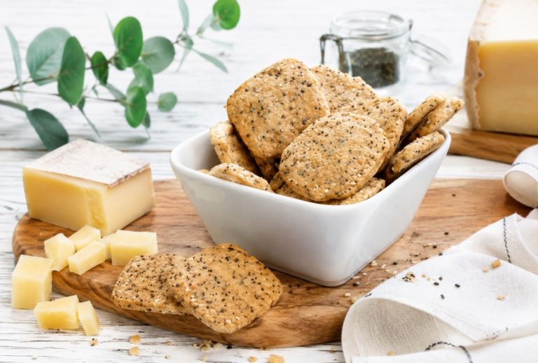 Crackers apéritifs au comté et aux graines
