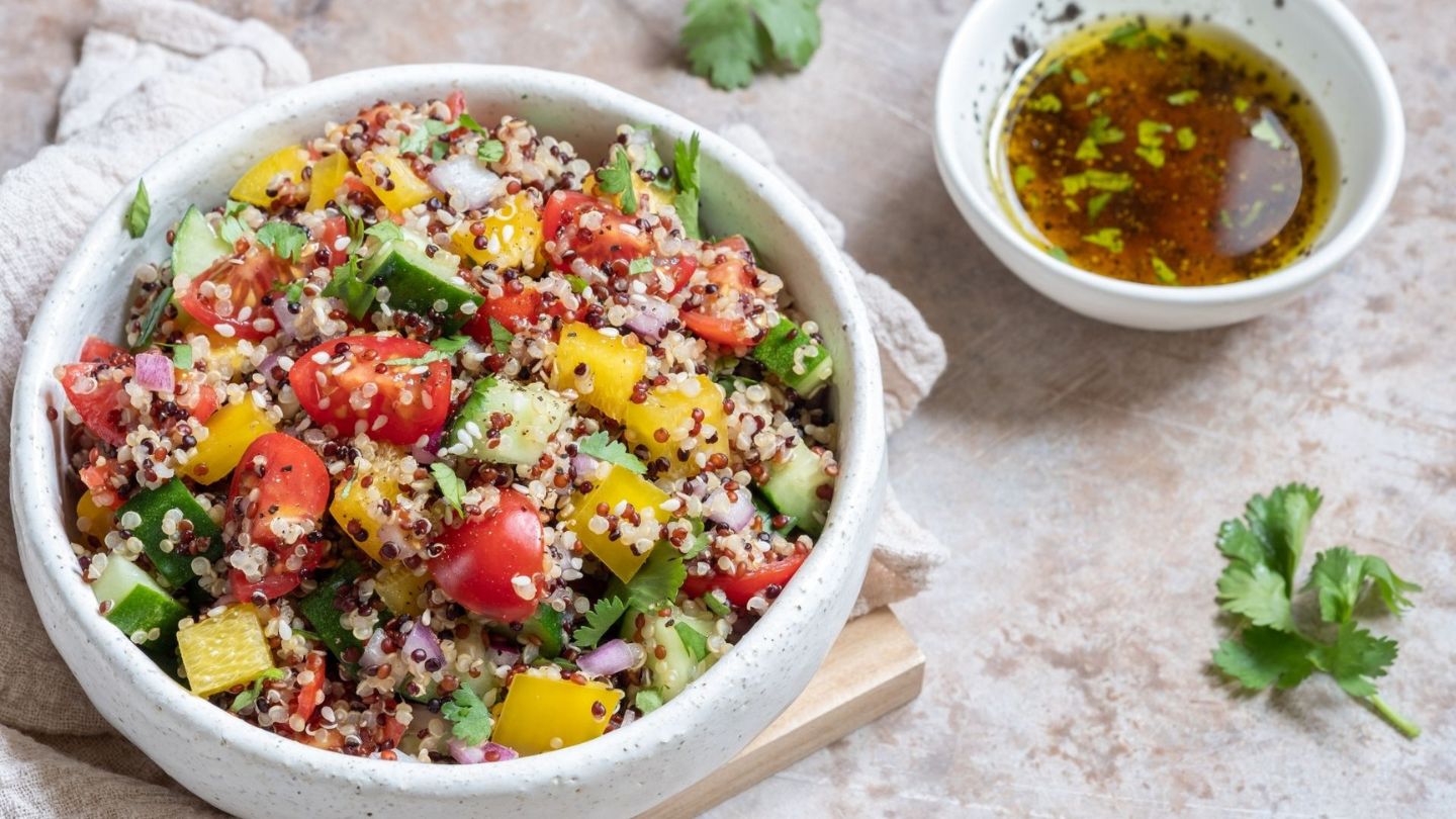 Salade de Quinoa, tomates cerises, poivron jaune et concombre