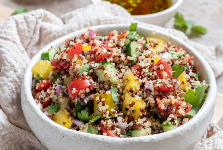 Salade de Quinoa, tomates cerises, poivron jaune et concombre