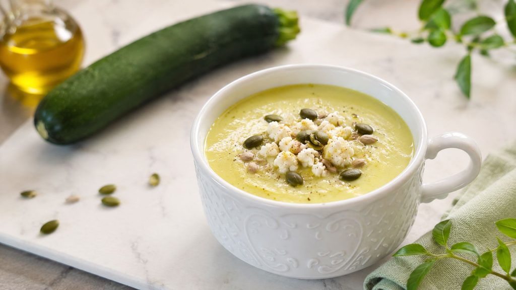 Soupe froide de courgettes Onctueuse et fraîche !