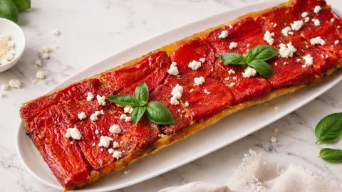 Tarte Tatin aux poivrons rôtis et à la feta de brebis