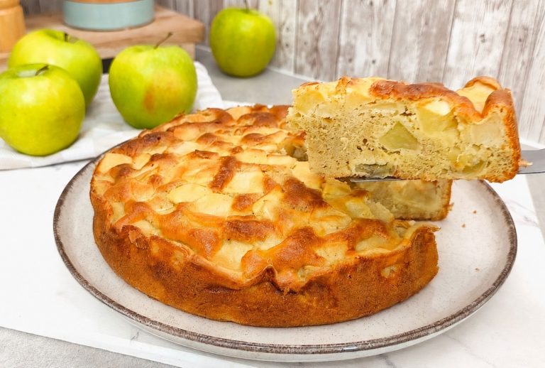 Moelleux léger aux pommes et à la cannelle